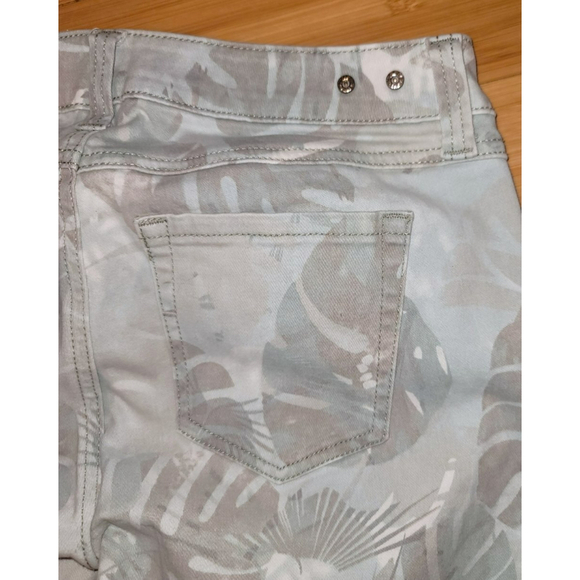 Cabi #227 Paradise Palm Leaf Cropped Skinny Jeans - Size 4 - Picture 5 of 8